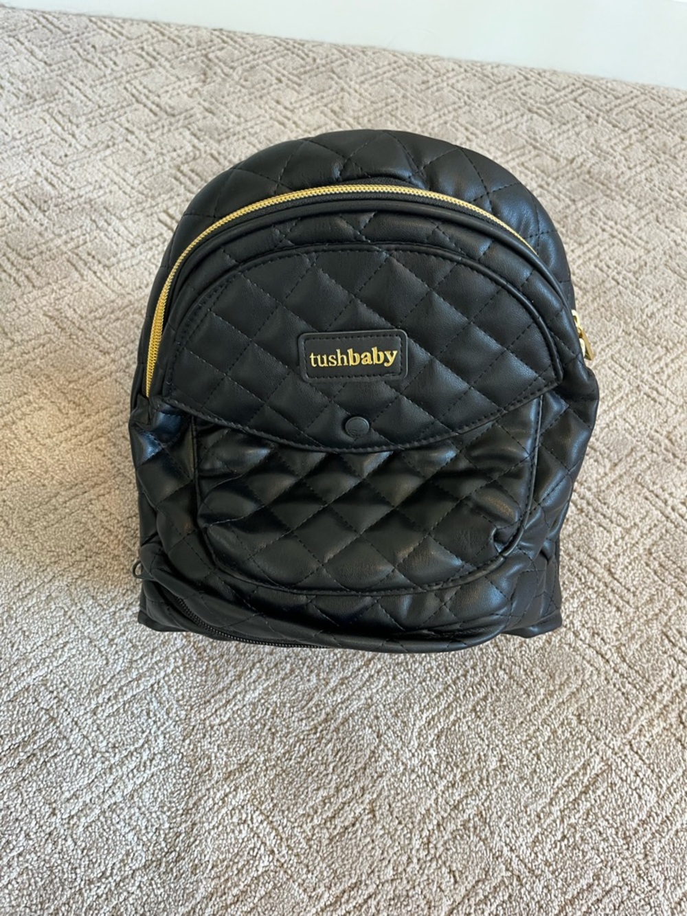 Tushbaby Quilted Faux Leather Hip Seat Carrier - Picture 4 of 4
